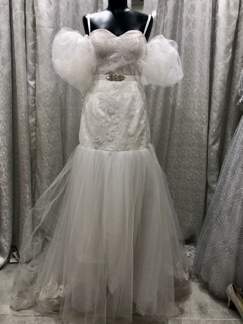 Свадебное платье Русалка с кружевным шлейфом